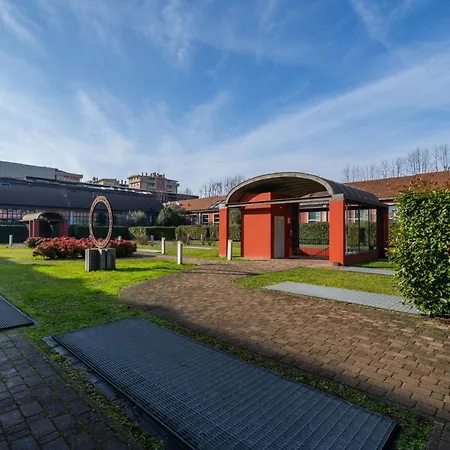 Red Lofty Milano- Loft Moderno Comodo Per Ippodromo, San Siro, Rho Fiera-Mico E Politecnico, Parking Exterior photo