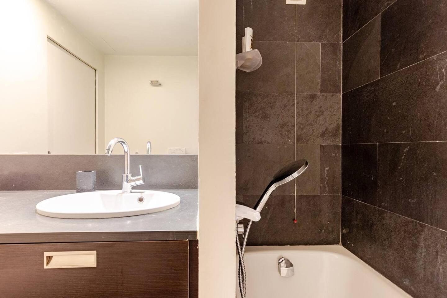 Appartement Red Lofty Milano- Loft Moderno Comodo Per Ippodromo, San Siro, Rho Fiera-mico E Politecnico, Parking Milaan